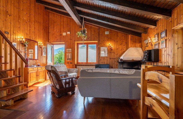 Stunning private villa for 6 guests with WIFI, TV, terrace, pets allowed and parking, close to A.