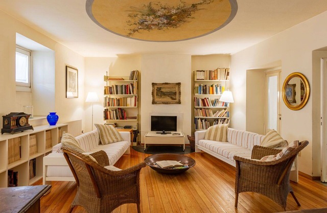 Stunning private villa for 6 guests with WIFI, terrace, pets allowed and parking