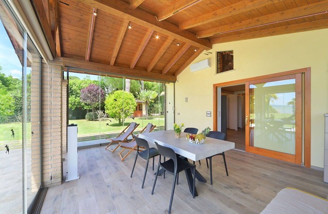 Stunning private villa for 5 people with A/C, WIFI, TV, terrace, pets allowed and parking