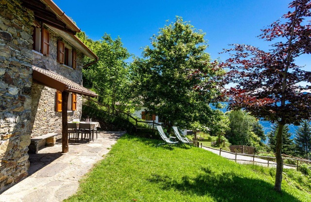 Stunning private villa for 6 guests with WIFI, terrace and pets allowed