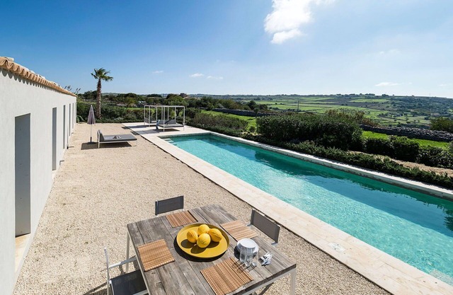 Stunning private villa with A/C, private pool, WIFI, TV, patio, panoramic view and parking