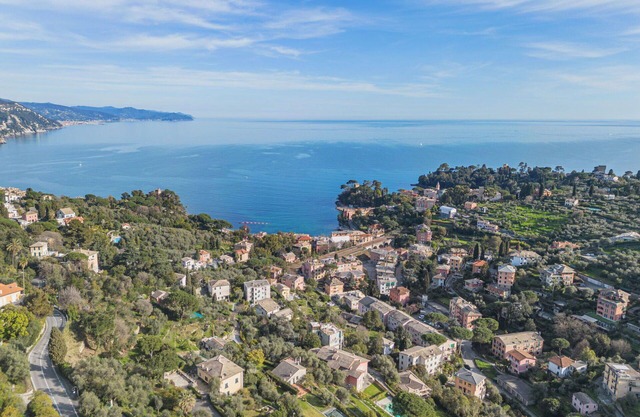 Stunning private villa for 8 guests with WIFI, A/C, TV, patio and pets allowed