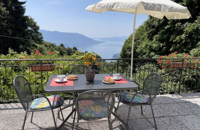 Stunning private villa for 4 guests with WIFI, TV, terrace, pets allowed and parking