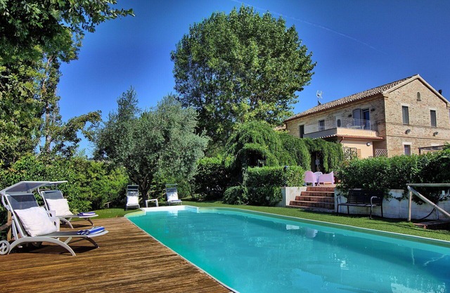 Stunning private villa with WIFI, A/C, private pool, TV, patio, panoramic view and parking
