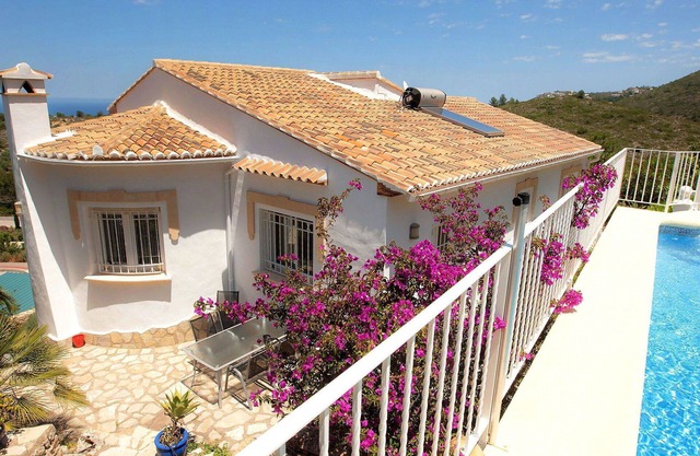 Stunning private villa with A/C, private pool, WIFI, TV, patio, panoramic view and parking