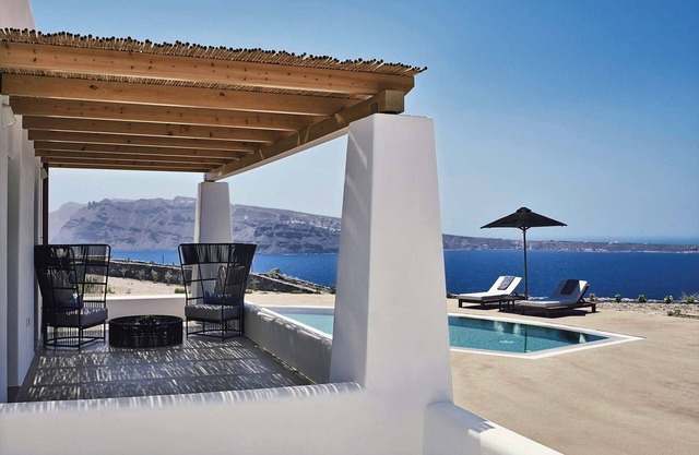 Stunning Santorini Villa | Ilios Villa | 2 Bedrooms | Spectacular Sunset Views.