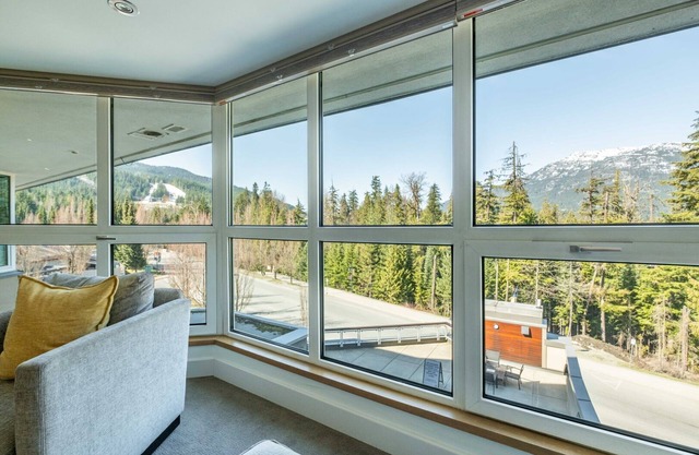 Stunning ski-in/out | Blackcomb stroll | AC