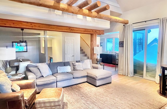 Stunning Ski-in Ski-out Saddle Ridge End Unit in Big Sky/Moonlight