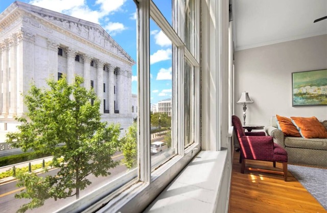 Stunning Supreme Court View 1 block to Capitol