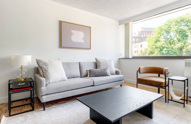 Stunning Symphony 1BR w/Doorman, near T Stop & MFA, by Blueground