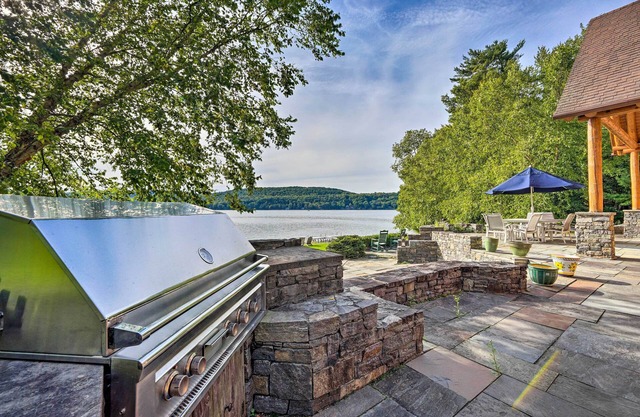 Stunning Vermont Cabin w/Private Lake Access