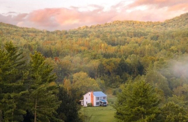 Stunning Vermont Mountain Escape Minutes to Skiing