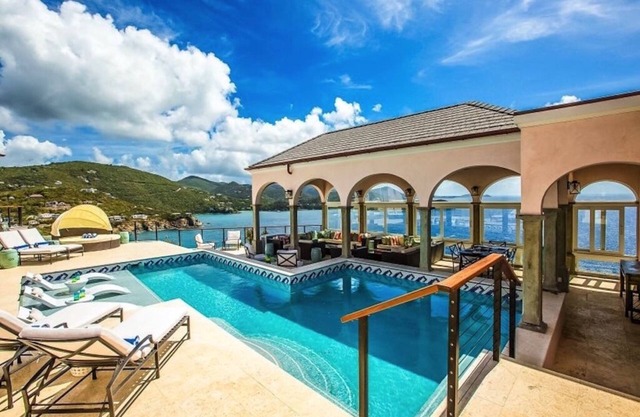 STUNNING VIEWS! NEW LUXURY VILLA W/PRIVACY SUITES CONCIERGE SERVICE