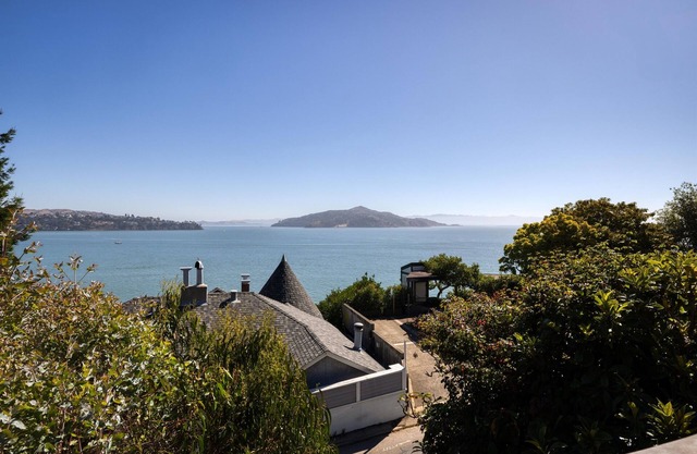 Stunning Views & Serenity, Minutes to SF