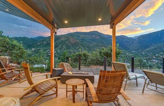 Stunning Views, Modern Luxury, Hot Tub, Sauna