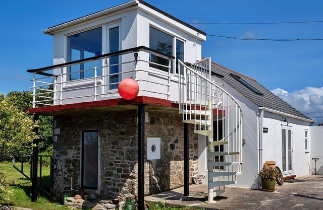 Stunning villa for 2 guests with WIFI, terrace, pets allowed and parking