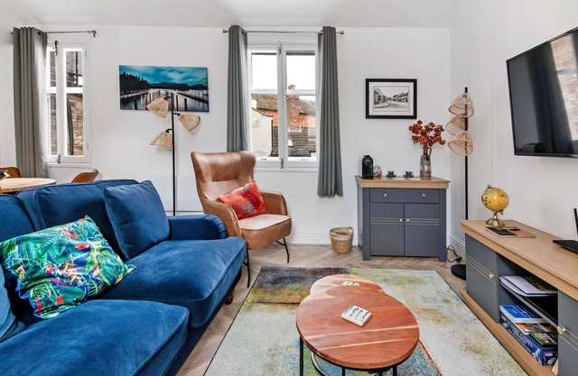 Stunning villa for 2 guests with WIFI, pets allowed and parking