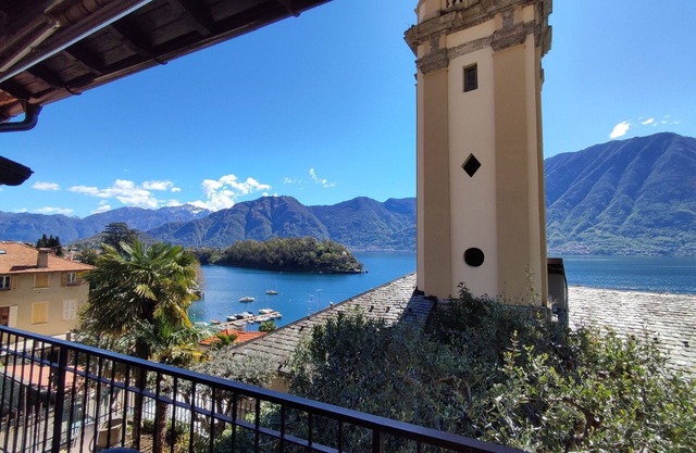 Stunning villa for 6 guests with WIFI, TV, balcony, pets allowed and parking