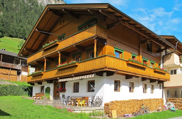 Stunning villa for 14 people with WIFI, TV and balcony