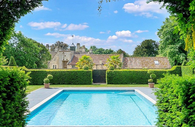 Stunning villa for 16 people with pool, WIFI and parking