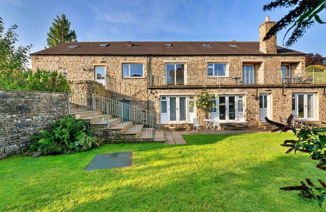 Stunning villa for 16 people with WIFI, terrace, pets allowed and parking