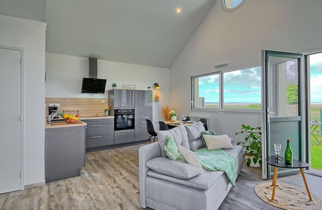 Stunning villa for 3 guests with WIFI, TV, patio and parking