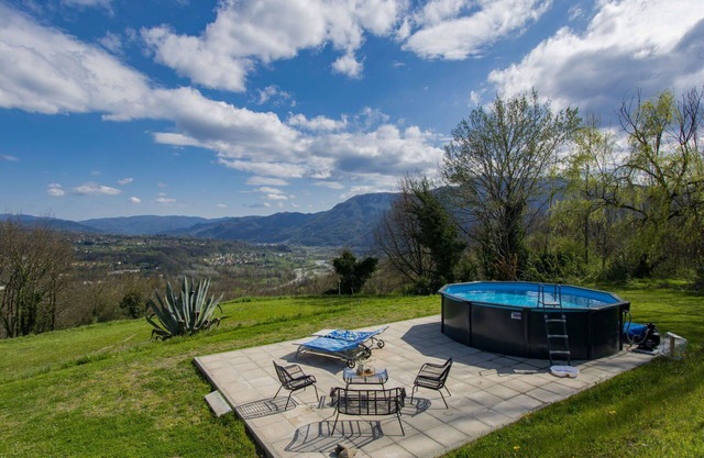 Stunning villa for 4 people with private pool, WIFI, TV, patio and pets allowed