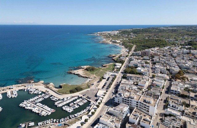 Stunning villa for 4 guests with WIFI, A/C and TV, close to Otranto