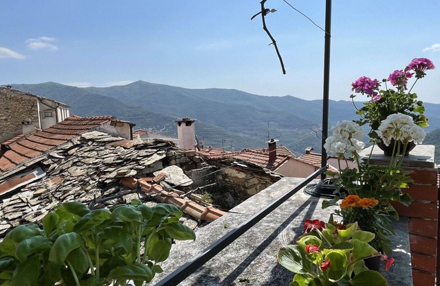 Stunning villa for 6 people with WIFI, A/C, TV, patio and parking