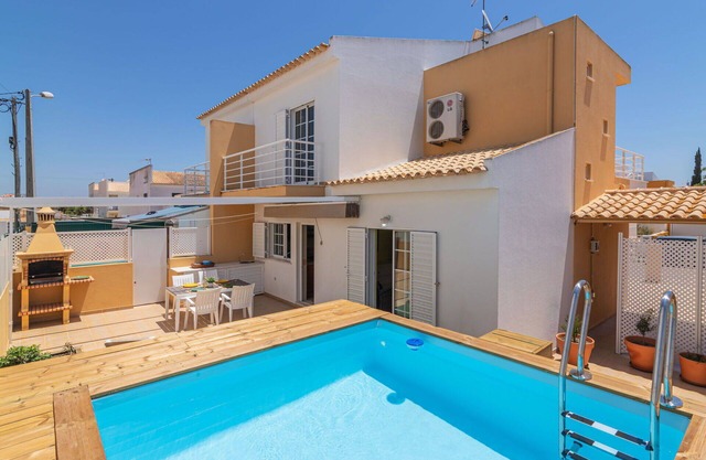 Stunning villa for 6 people with WIFI, A/C, private pool, TV and balcony