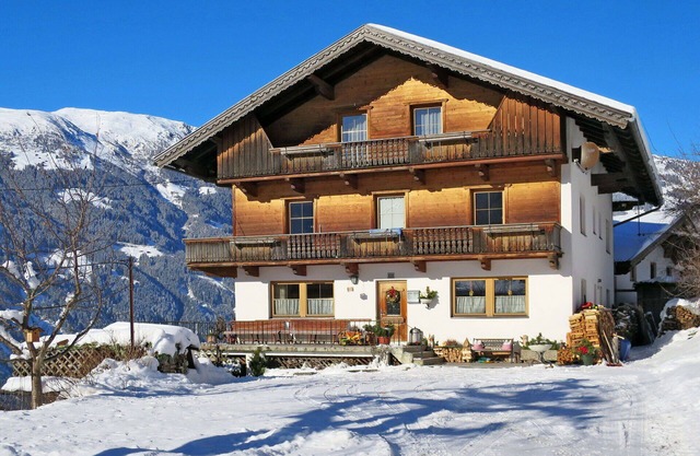 Stunning villa for 7 people with WIFI, TV, balcony and parking