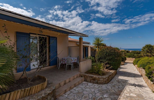 Stunning villa for 4 people with WIFI, A/C, TV, terrace, pets allowed, panoramic view and parking