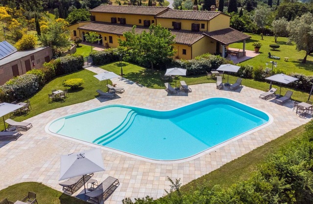 Stunning villa for 6 people with WIFI, pool, A/C, TV and parking