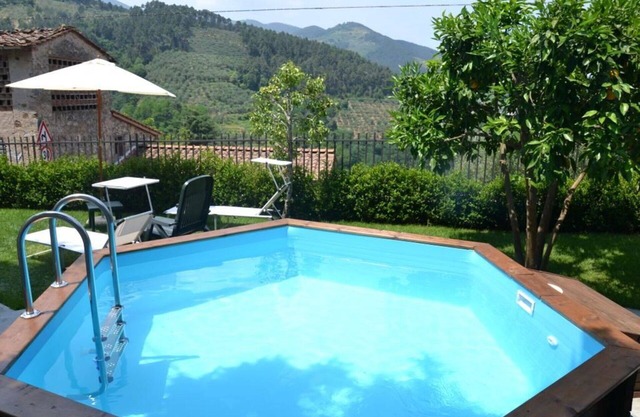 Stunning villa with private pool, WIFI, A/C, TV, terrace and panoramic view, close to Lucca
