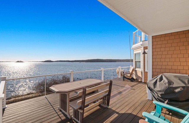 Stunning water views! Newly built waterfront home-Harbour Island