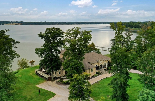 Stunning waterfront villa, indoor pool, kids swingset