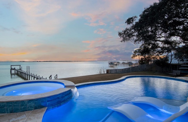 Stunning Waterfront Villa w/Htd Pool/Spa/Beach/Dock/kayaks/Game Rm!