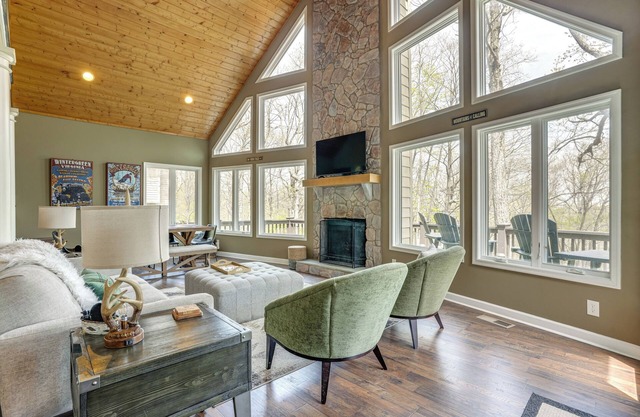 Stunning Wintergreen Resort Home: Ski & Golf!