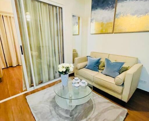 Stylish 1 bedroom condo with pool view and Fast WIFI