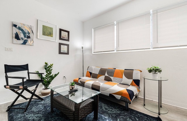 Stylish 1BR Apt in Miami with Free Parking & Wi-Fi