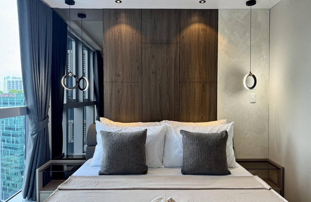 Stylish 1br inside BGC at Uptown Parksuites - 24k