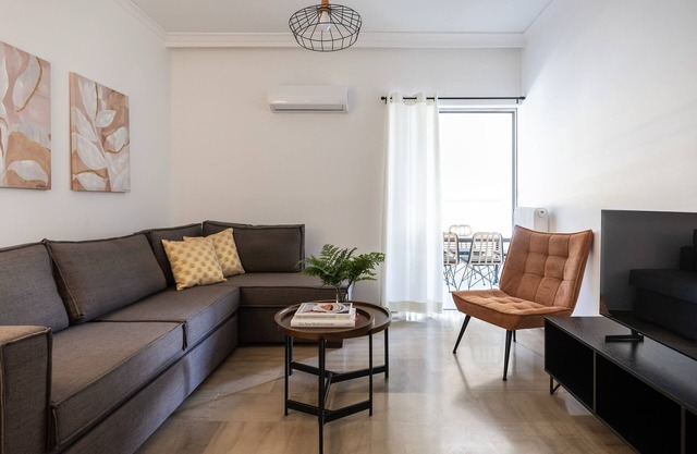 Stylish 1BR Retreat Near Alimos Beach & Tram