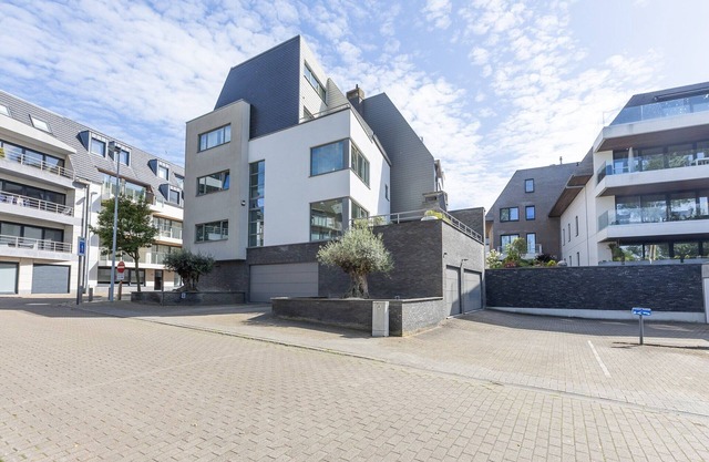 Stylish 2-Bedroom with Terrace