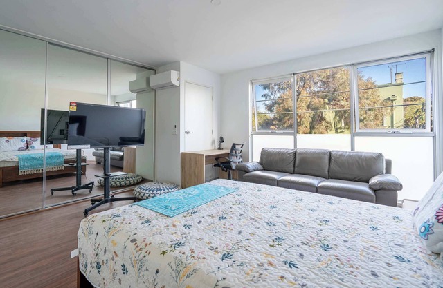 Stylish 2BR Brunswick Home