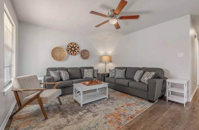 Stylish 2BR Comfort Near Texas A&M EV-Friendly