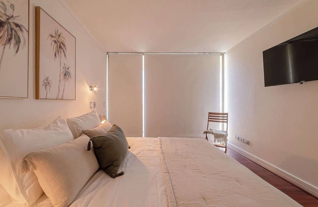 Stylish 2BR in Las Condes Walk to Mall & Park
