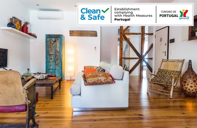 Stylish 2BR Lisbon Apartment · Top Floor · Near Av. da Liberdade · AC & WiFi
