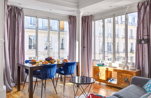 Stylish 2BR Steps from Louvre - Place Vendome