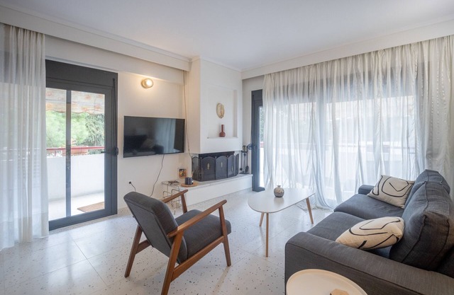Stylish 3-Bed Flat in Kalamaria, Thessaloniki