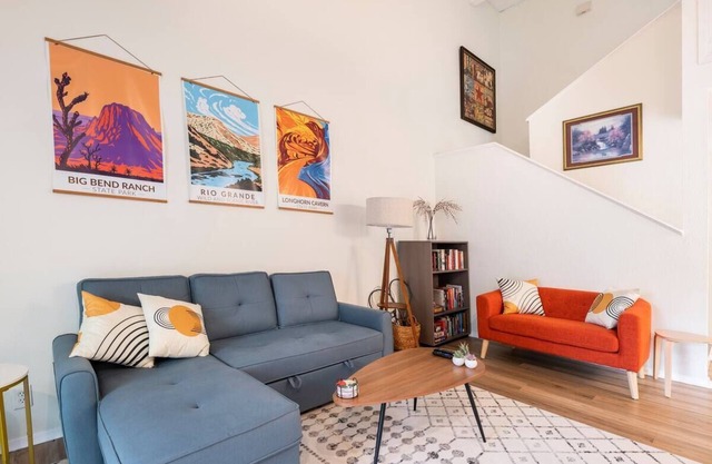 Stylish 3‑Bed Townhome w/Private Atrium, Pool & Garage – Near SoCo + Airport+DT